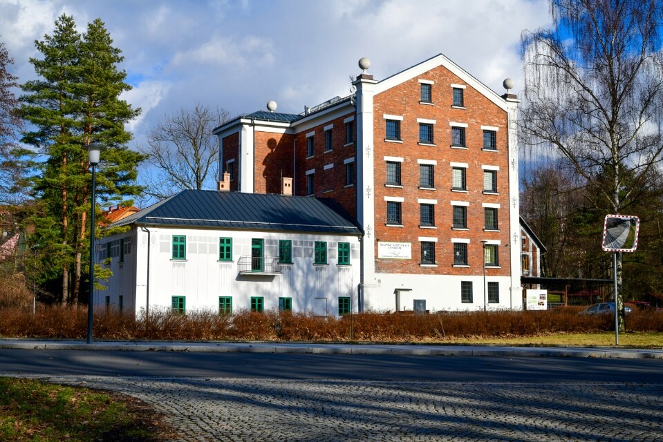 Budova SLEZSKÉ VZDĚLÁVACÍ CENTRUM s.r.o. — Karola Śliwky 225/41, 733 01 Karviná-Fryštát